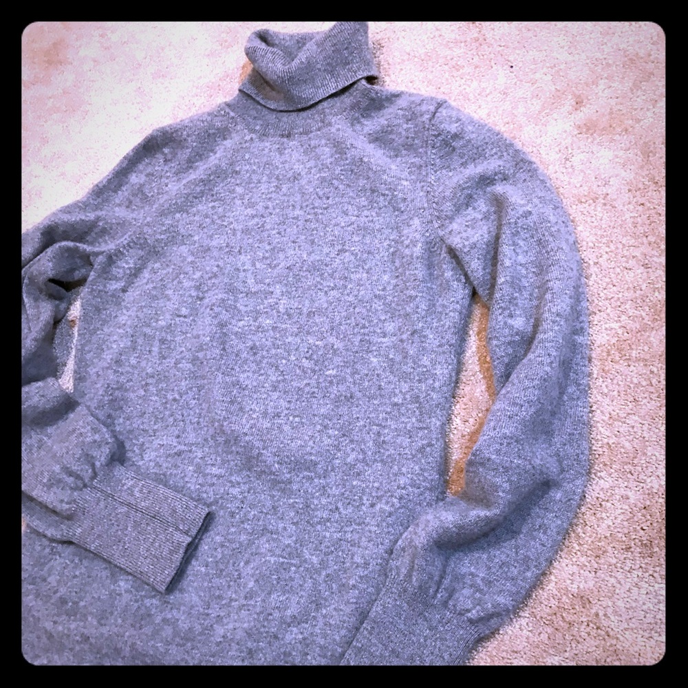 Ann Taylor grey cashmere turtleneck size xsmall